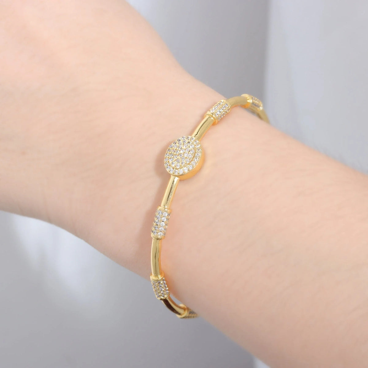 Bracelete Dourado com Zircônias Cravejadas