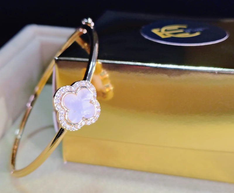 Bracelete Rígido Trevo